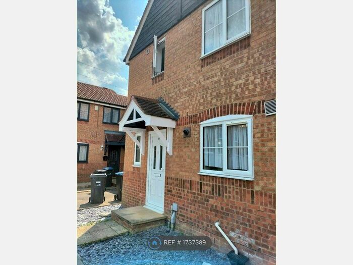 3 Bedroom Detached House To Rent In Colgate Place, Enfield, EN3