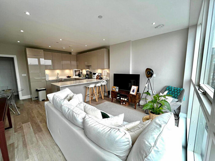 1 Bedroom Block Of Apartments For Sale In Station Road, London, N11