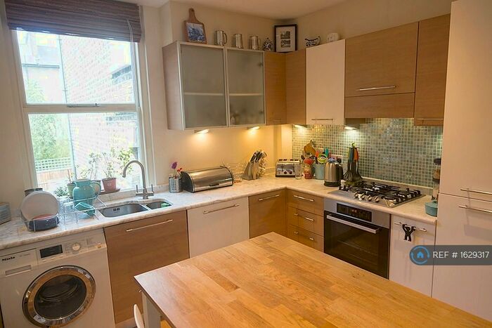 2 Bedroom Flat To Rent In Shakespeare Road, London, SE24