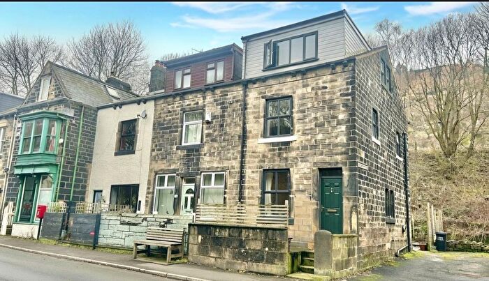 4 Bedroom End Of Terrace House For Sale In Rochdale Road, Todmorden, OL14