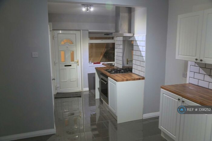 2 Bedroom Maisonette To Rent In Greenfield Road, Greenfield, Holywell, CH8