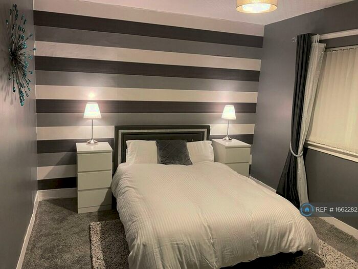 3 Bedroom Flat To Rent In Crookston Road, Glasgow, G53