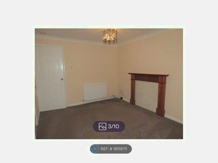 2 Bedroom Flat To Rent In Elmdale Drive, Edenthorpe, Doncaster, DN3
