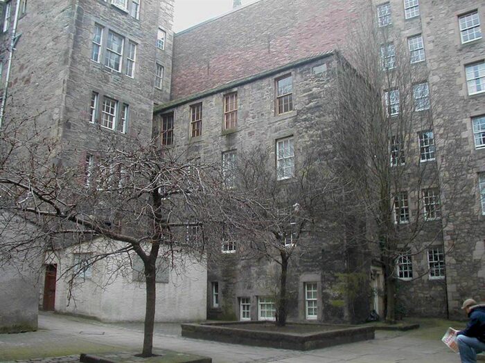 2 Bedroom Flat To Rent In Lawnmarket, Edinburgh, EH1
