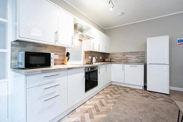 3 Bedroom Flat To Rent In St Peter Street, West End, Dundee, DD1