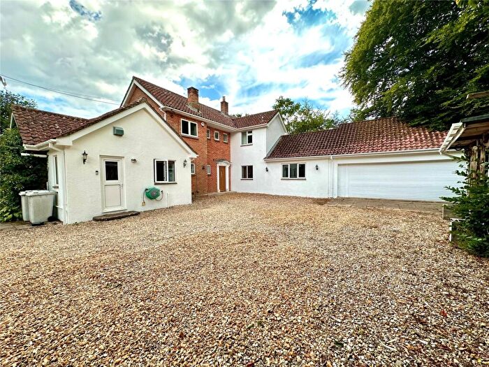 3 Bedroom Detached House For Sale In Picket Hill, Ringwood, Hampshire, BH24