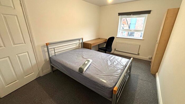 2 Bedroom Flat To Rent In Alfreton Road, NG7