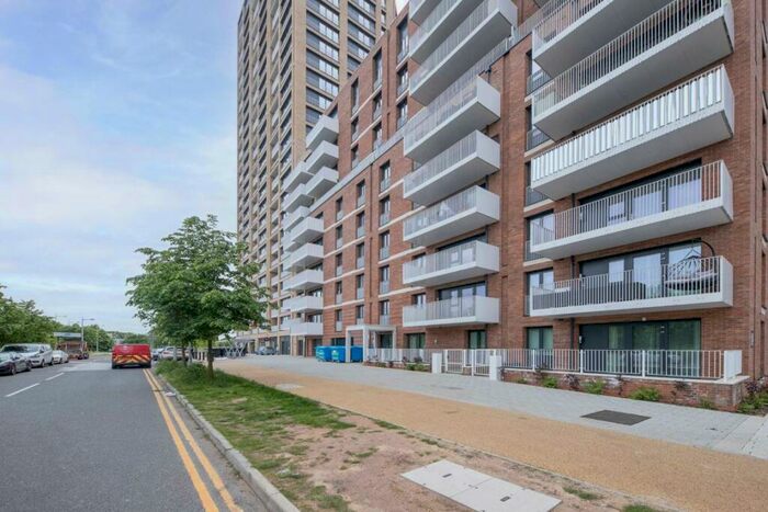 2 Bedroom Flat To Rent In Lakeside Drive, Lakeside Drive, NW10