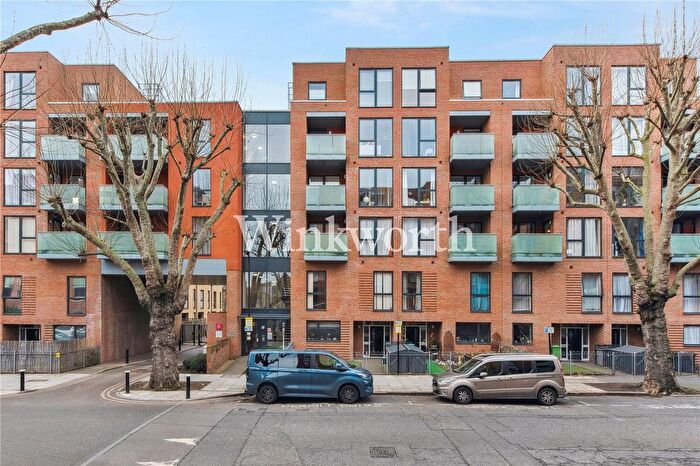 3 Bedroom Flat To Rent In Dovetail Place, London, N15