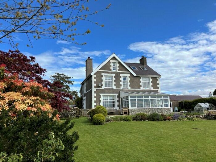4 Bedroom Detached House For Sale In Pencaenewydd, Pwllheli, Gwynedd, LL53