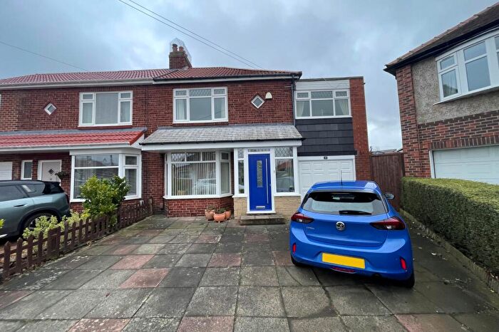 3 Bedroom Semi Detached House For Sale In Green Square, West Monkseaton, Whitley Bay, NE25