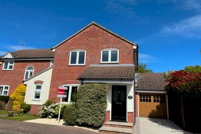 3 Bedroom Property To Rent In Lampern Crescent, Billericay, CM12
