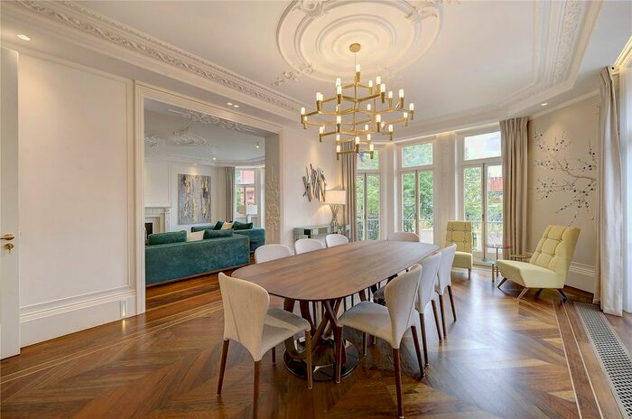 4 Bedroom Flat To Rent In Cadogan Square, Knightsbridge, London, SW1X