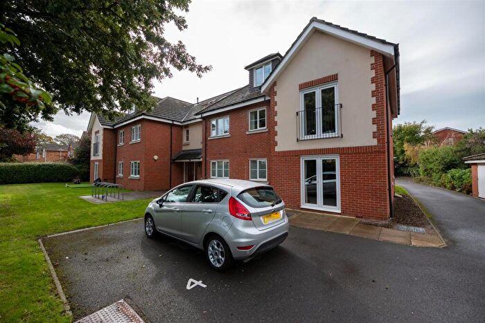 2 Bedroom Flat To Rent In Hollow Lane, Hayling Island, PO11