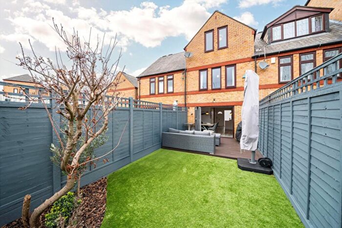 2 Bedroom Terraced House For Sale In Spirit Quay, Wapping, E1W