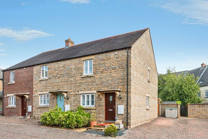 2 Bedroom End Of Terrace House For Sale In Carriage Crescent, Witney, OX28