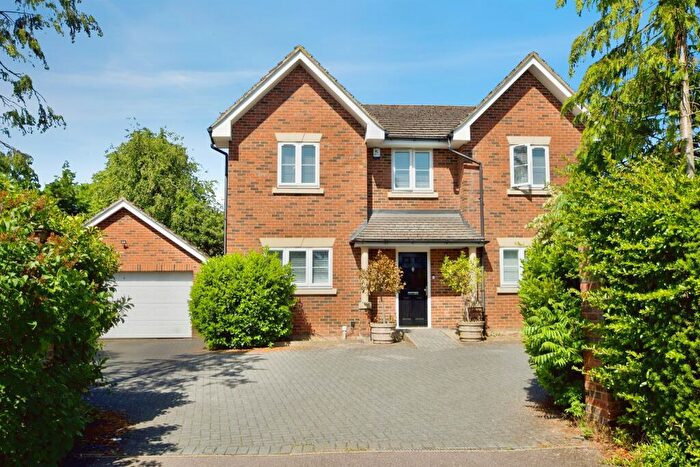 4 Bedroom Detached House For Sale In Mandeville Close, Broxbourne, EN10