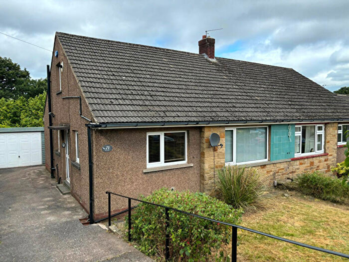 2 Bedroom Bungalow To Rent In Briarlyn Road, Huddersfield, West Yorkshire, HD3