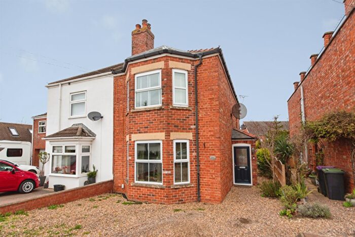 3 Bedroom Semi Detached House For Sale In Grantham Road, Sleaford, NG34