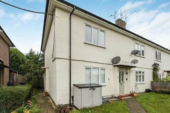 2 Bedroom Maisonette For Sale In Gainsborough Crescent, Henley-On-Thames, RG9