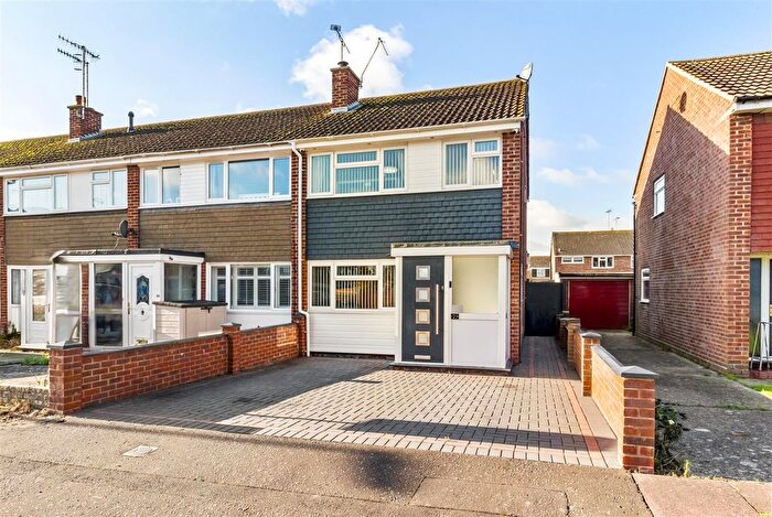 3 Bedroom Property For Sale In Patching Close, Goring-By-Sea, Worthing, BN12