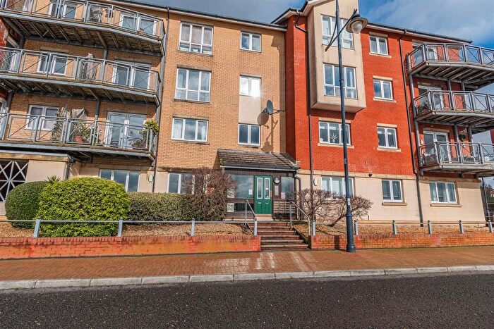2 Bedroom Flat To Rent In Glan Y Dwr, Barry, CF63