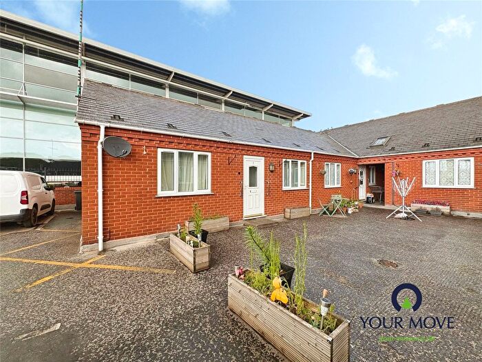2 Bedroom Flat For Sale In Sleaths Yard, Bedworth, Warwickshire, CV12