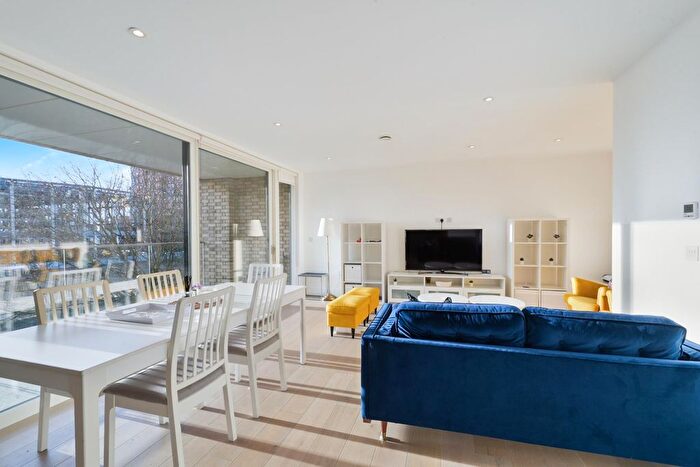 3 Bedroom Flat To Rent In Claremont House, Quebec Way, SE16