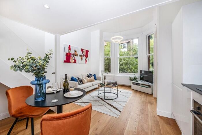 1 Bedroom Flat To Rent In Netherhall Gardens, Hampstead, London, NW3