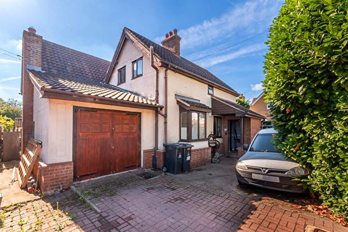 4 Bedroom Detached House For Sale In Nipsells Chase, Mayland, Chelmsford, CM3
