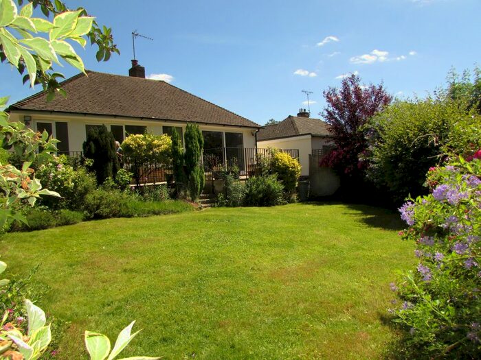 2 Bedroom Property For Sale In Paddock Way, Hurst Green, Oxted RH8