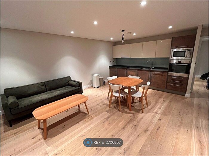 1 Bedroom Flat To Rent In Bermondsey Square, London, SE1