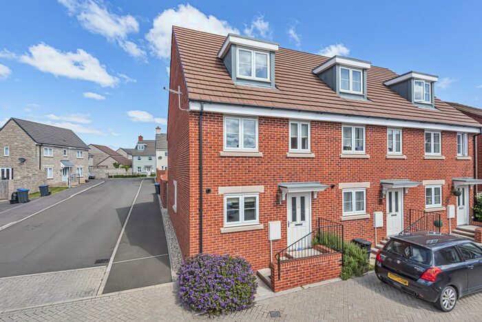 3 Bedroom Semi-Detached House To Rent In Newmans View, Ridgeway Farm, SN5