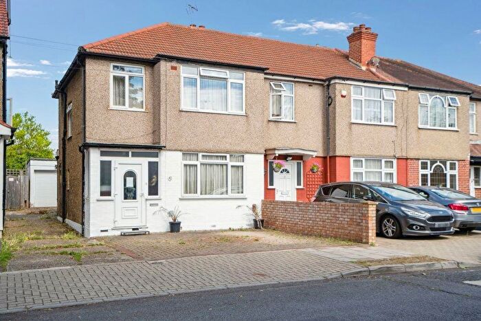 3 Bedroom End Of Terrace House For Sale In Uppingham Avenue, Stanmore, HA7