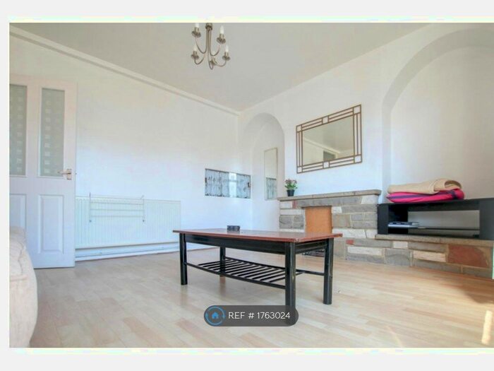 2 Bedroom Flat To Rent In Maddams Street, London, E3