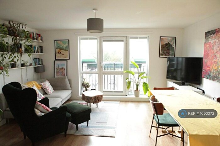 2 Bedroom Flat To Rent In Candle Street, London, E1