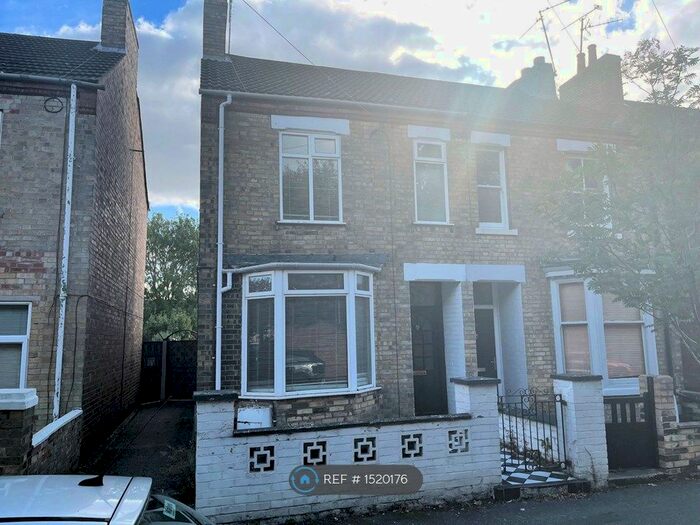 3 Bedroom Semi-Detached House To Rent In Queens Walk, Peterborough, PE2