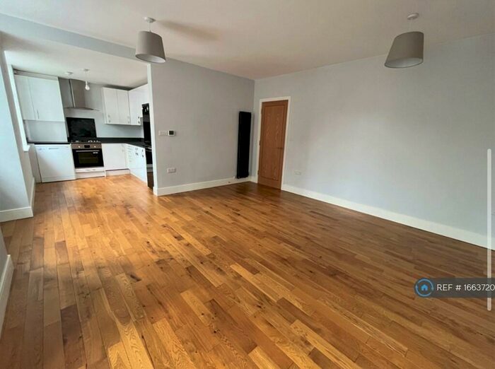 2 Bedroom Flat To Rent In Bishops Retreat, Shawford, SO21