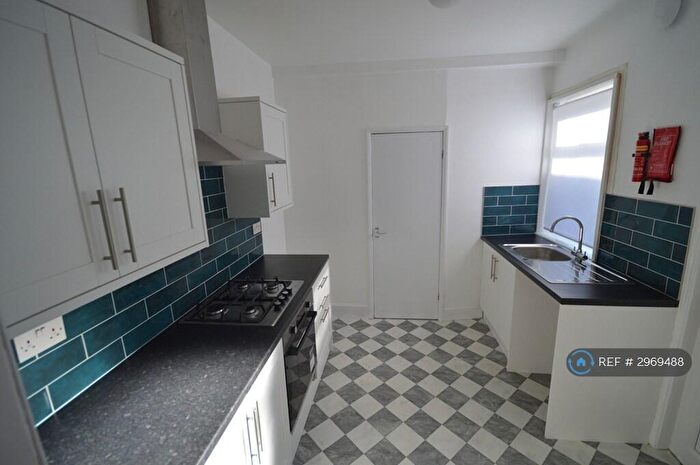 2 Bedroom Flat To Rent In Wingrove Gardens, Newcastle Upon Tyne, NE4