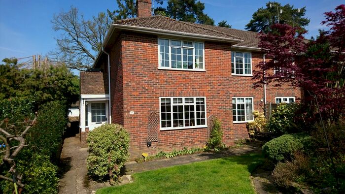 2 Bedroom Flat To Rent In Woodstock, East Grinstead, RH19