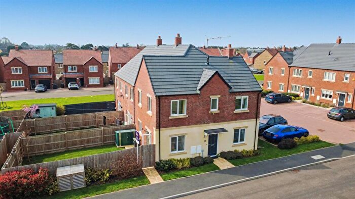 3 Bedroom End Of Terrace House For Sale In Pentelow Way, Raunds, Wellingborough, NN9