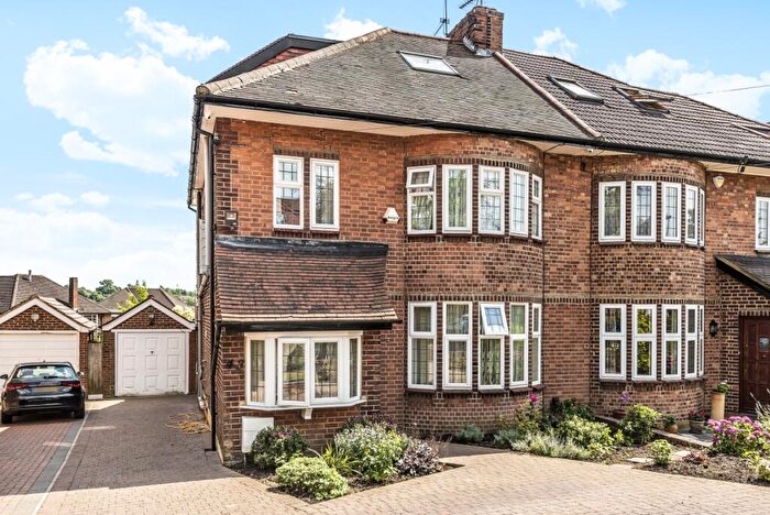 4 Bedroom House To Rent In Cissbury Ring South, London, N12