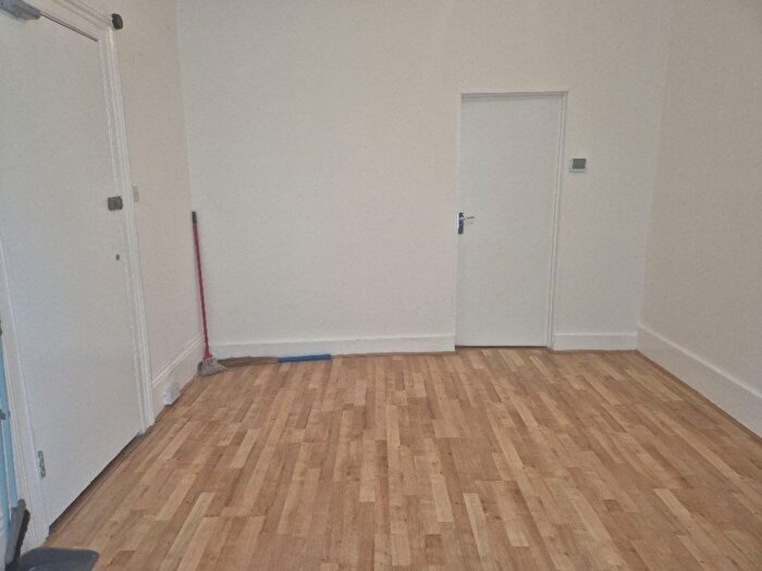 Studio To Rent In Hampton Road, London, E7