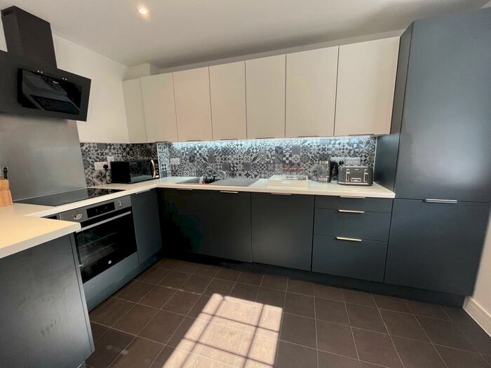 2 Bedroom Flat To Rent In Old Town, SN1