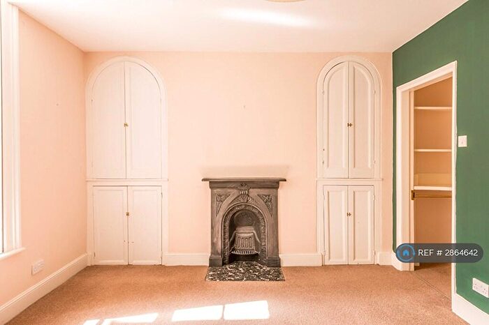 3 Bedroom Flat To Rent In Caledonia Place, Bristol, BS8
