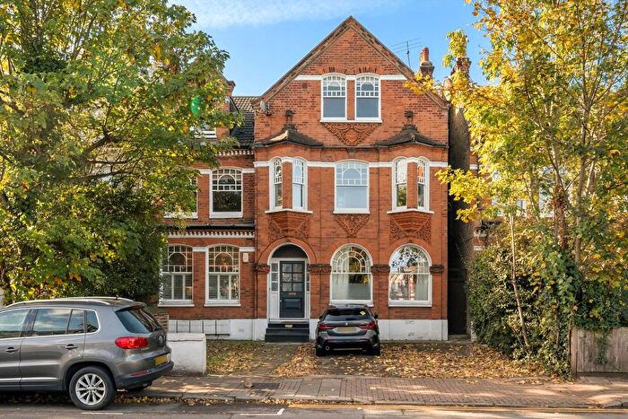 2 Bedroom Flat For Sale In Bedford Hill, Balham, SW12