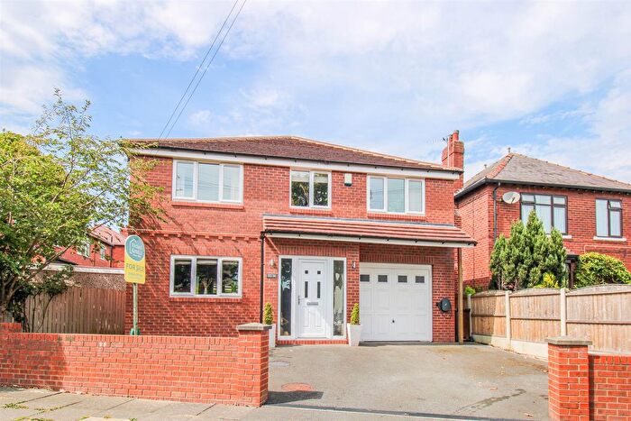 4 Bedroom Detached House For Sale In Eden Avenue, Wakefield, WF2