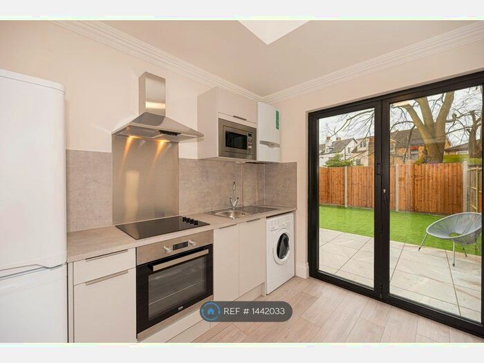 Studio To Rent In South Norwood, South Norwood, SE25