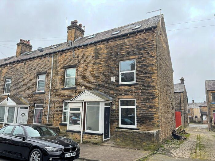 3 Bedroom End Of Terrace House To Rent In Woodside Place, Halifax, HX3