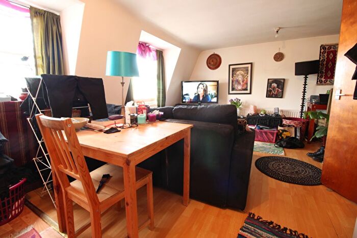 1 Bedroom Flat To Rent In Stamford Hill, Stamford Hill, N16